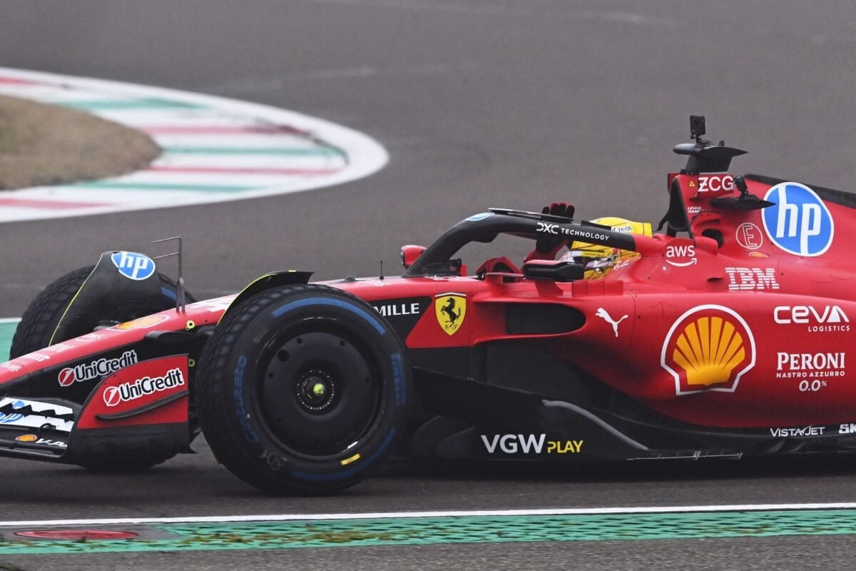 Lewis Hamilton guia SF-23 e estreia como piloto da Ferrari em Fiorano
