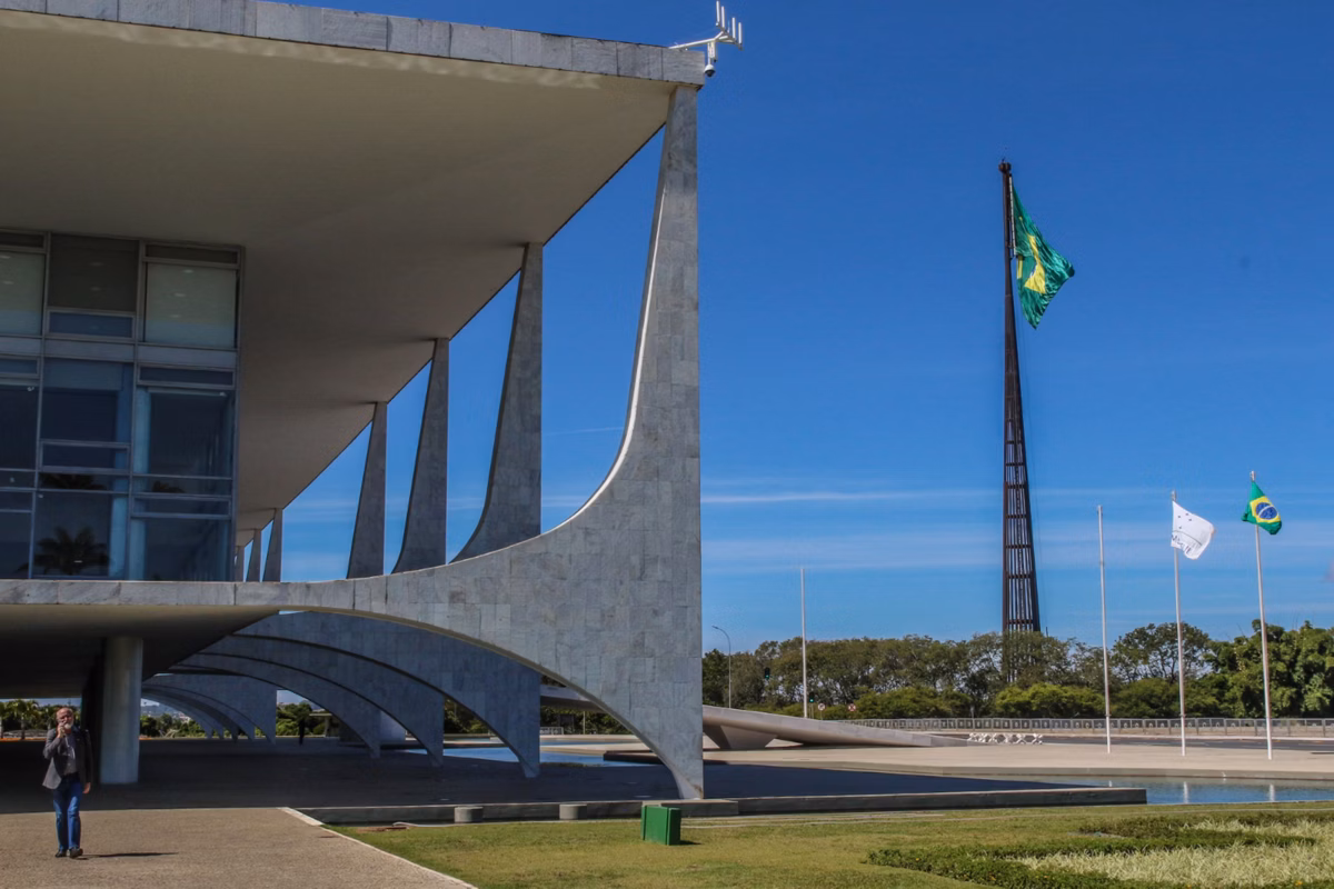 Na mira do governo Lula, Meta lidera recebimento de verbas de publicidade da Secom