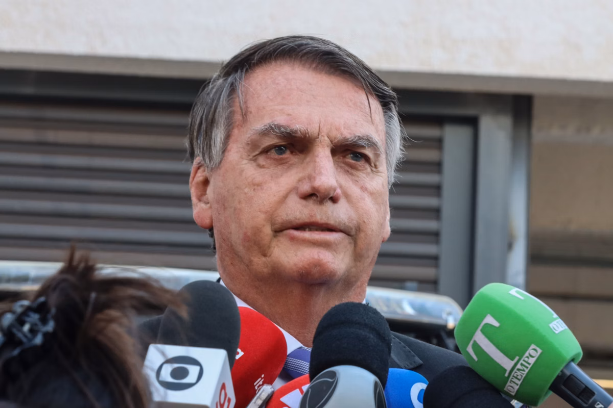 Conta de Bolsonaro no X foi ‘invadida e roubada’, diz Carlos
