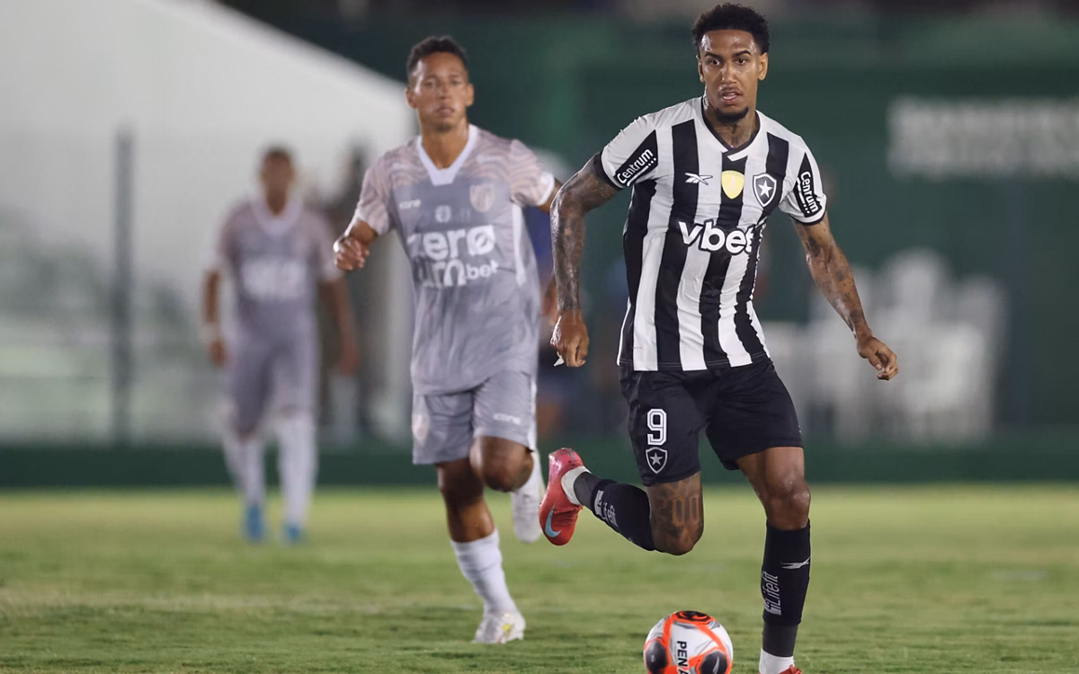 Botafogo ultrapassa os R$ 300 milhões em contratações em 2025