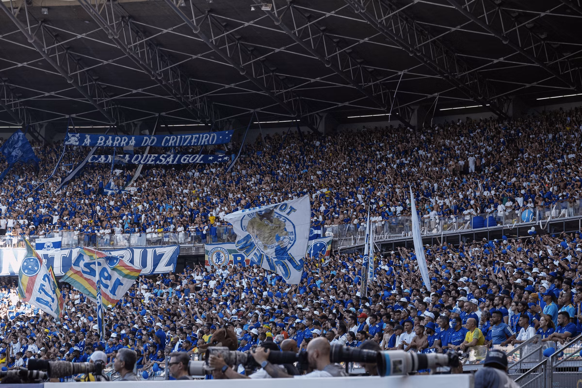 Recorde à vista: torcida do Cruzeiro esgota ingressos para clássico no Mineirão