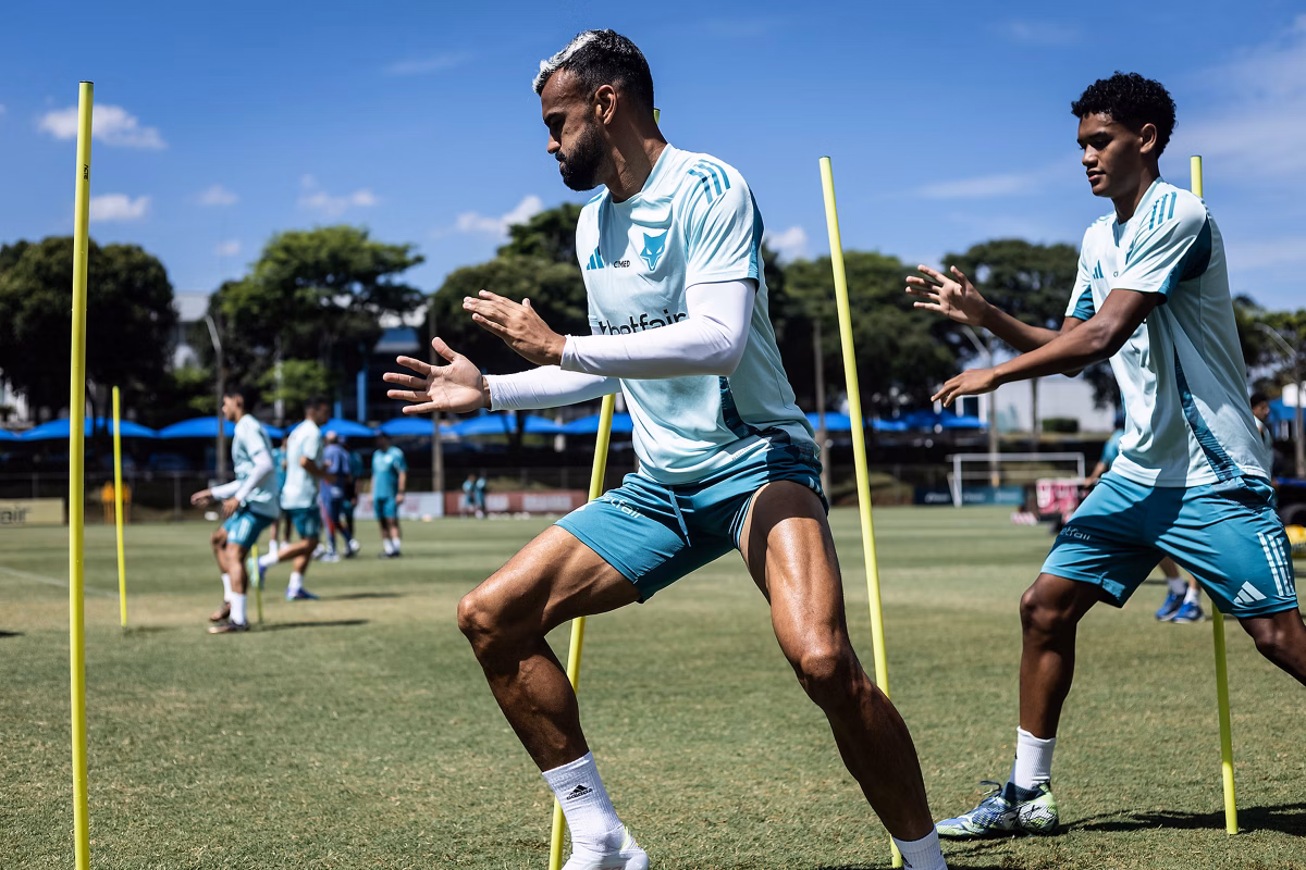 Jardim avalia como melhorar sistema defensivo do Cruzeiro, vazado nos últimos 8 jogos