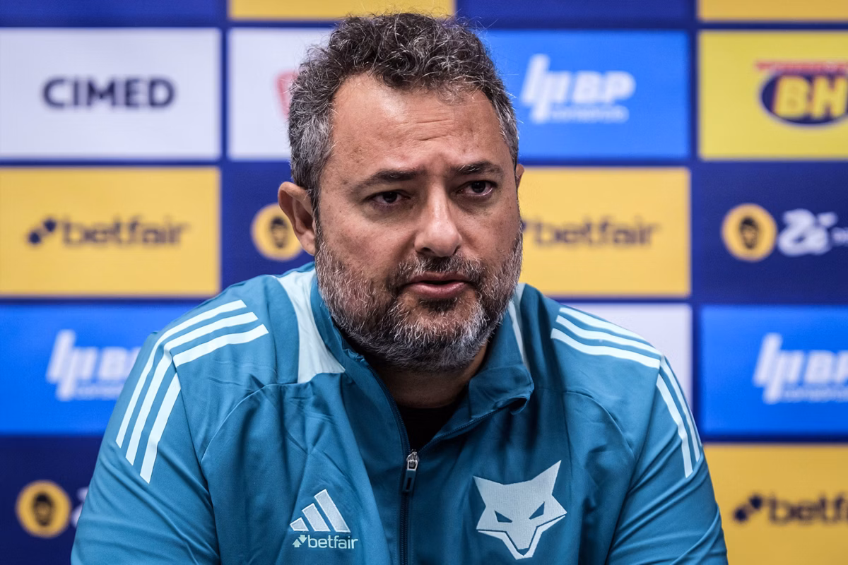 Árbitro de Cruzeiro x Atlético relata xingamentos de Mattos e invasão à cabine do VAR