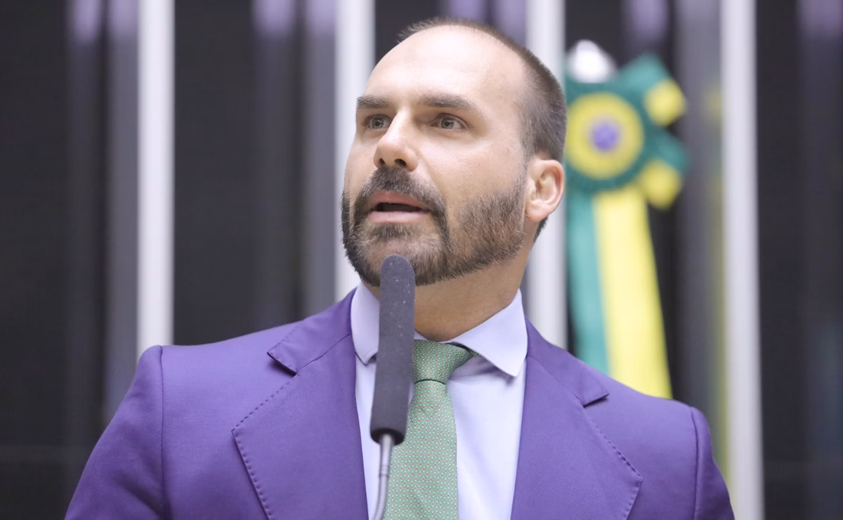 Eduardo Bolsonaro diz que teria sido intimado por PF por críticas a delegado: “covardes”