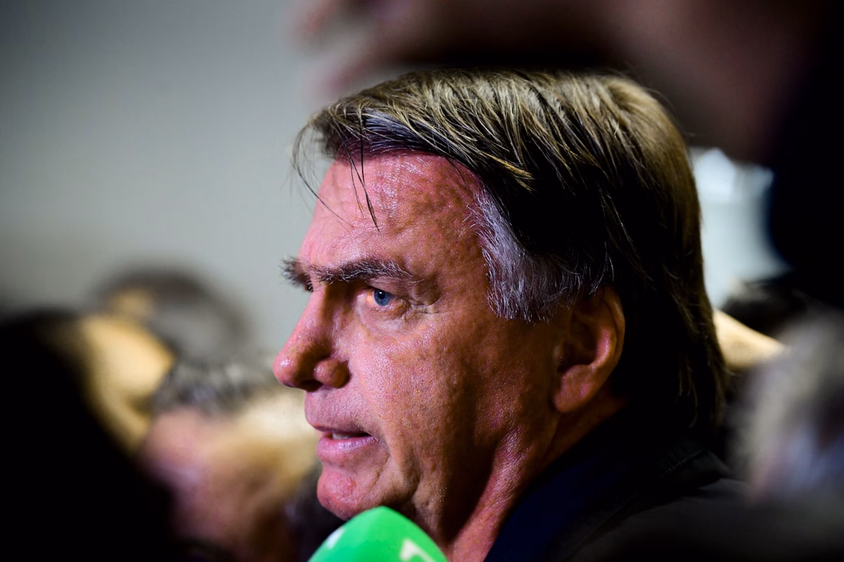 Após denúncia da PGR por tentativa de golpe, Bolsonaro se reúne com deputados da oposição