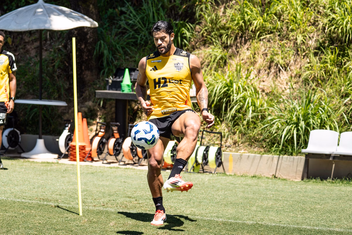 Hulk não participa de treino tático no Atlético na reapresentação do grupo