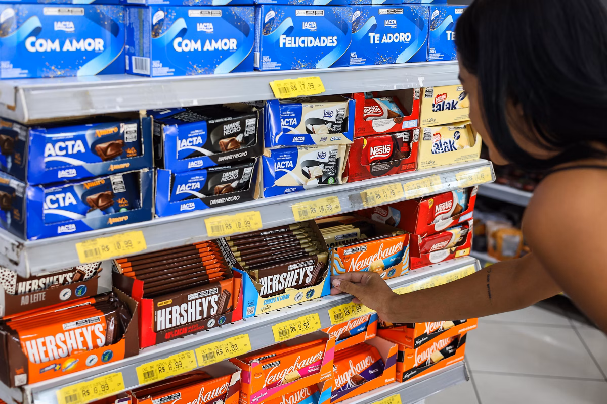 Consumo nos supermercados cai 4,25% em fevereiro, mas deve subir até 12% na Páscoa