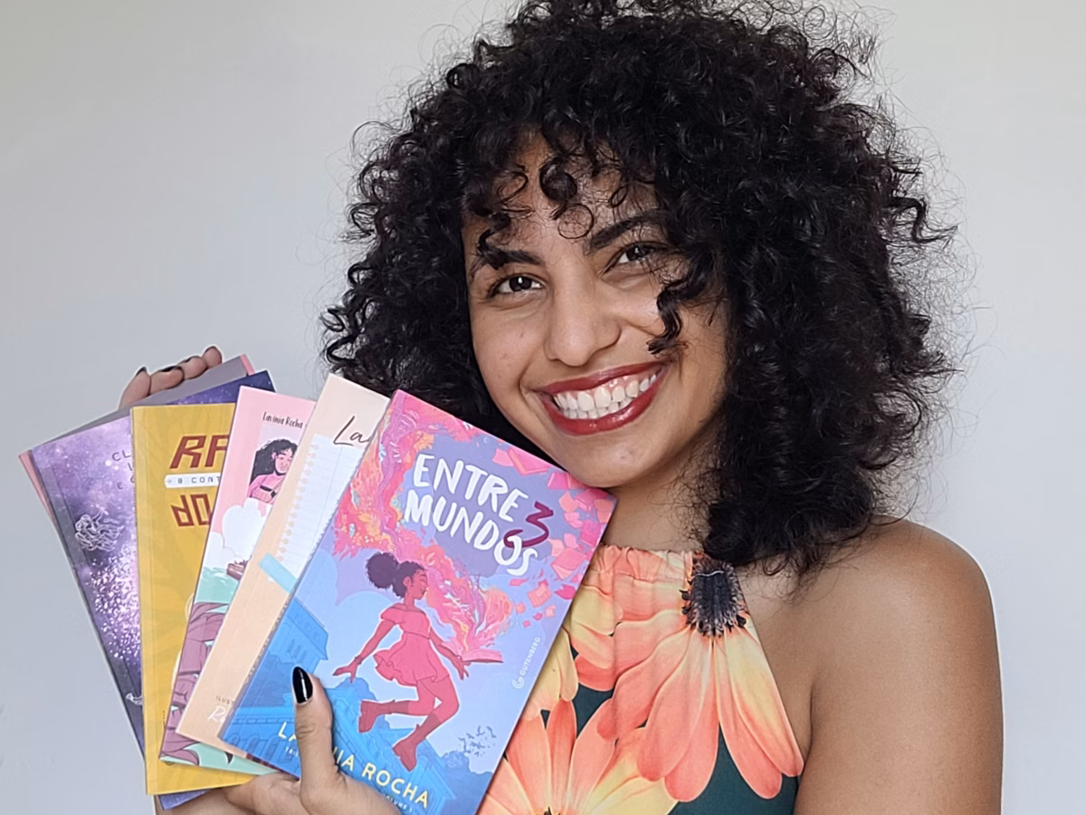 Festa do Livro UFMG 2025 reúne obras com descontos a partir de 40%