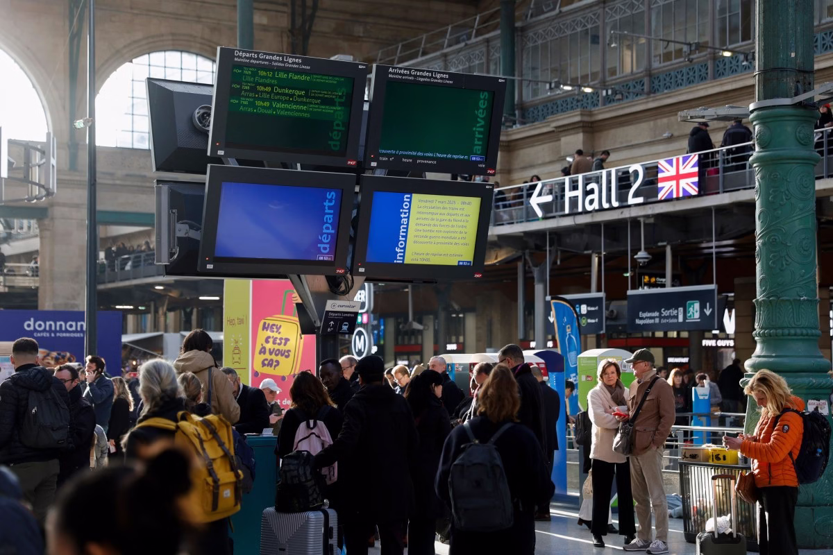 Bomba intacta da 2ª Guerra Mundial é encontrada em estação de trens de Paris e paralisa transporte