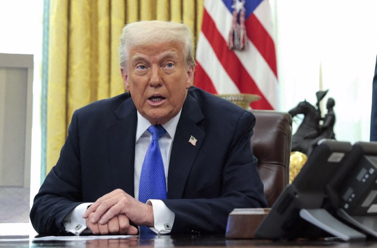Repórter é incluído por engano em grupo do governo Trump e recebe informações sobre planos de guerra