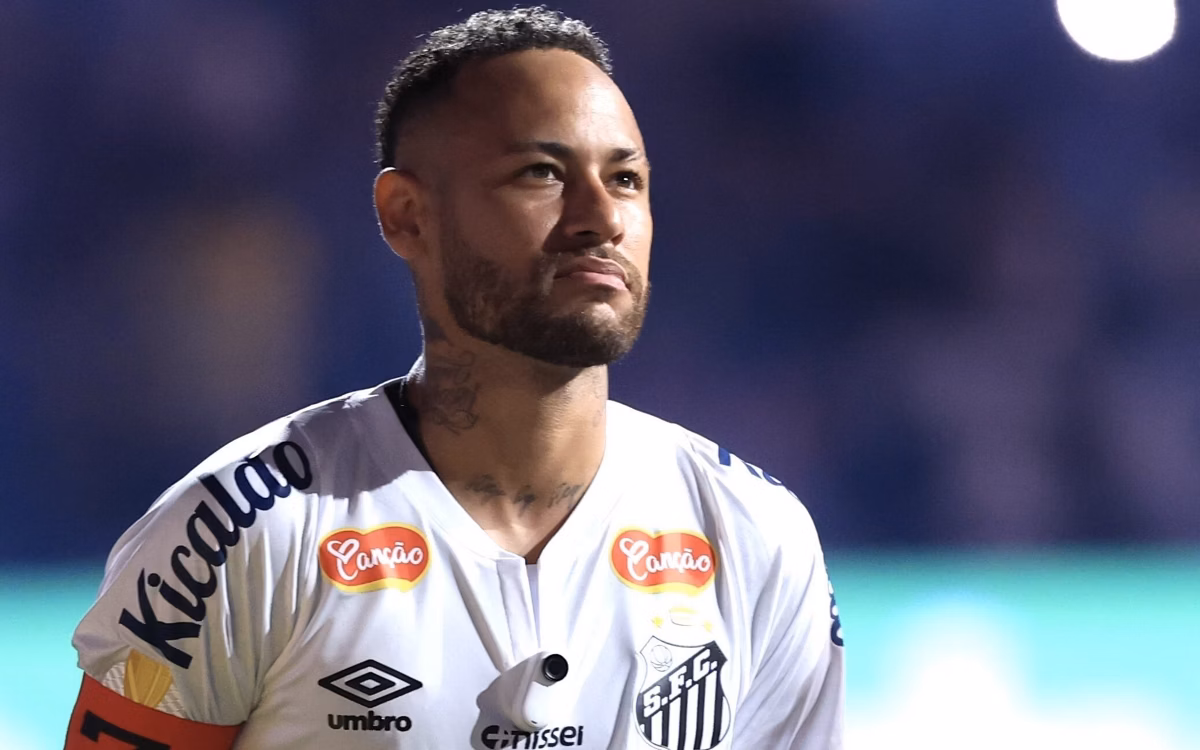 Preocupa? Neymar aparece com membro enfaixado ao lado de Bruna Biancardi