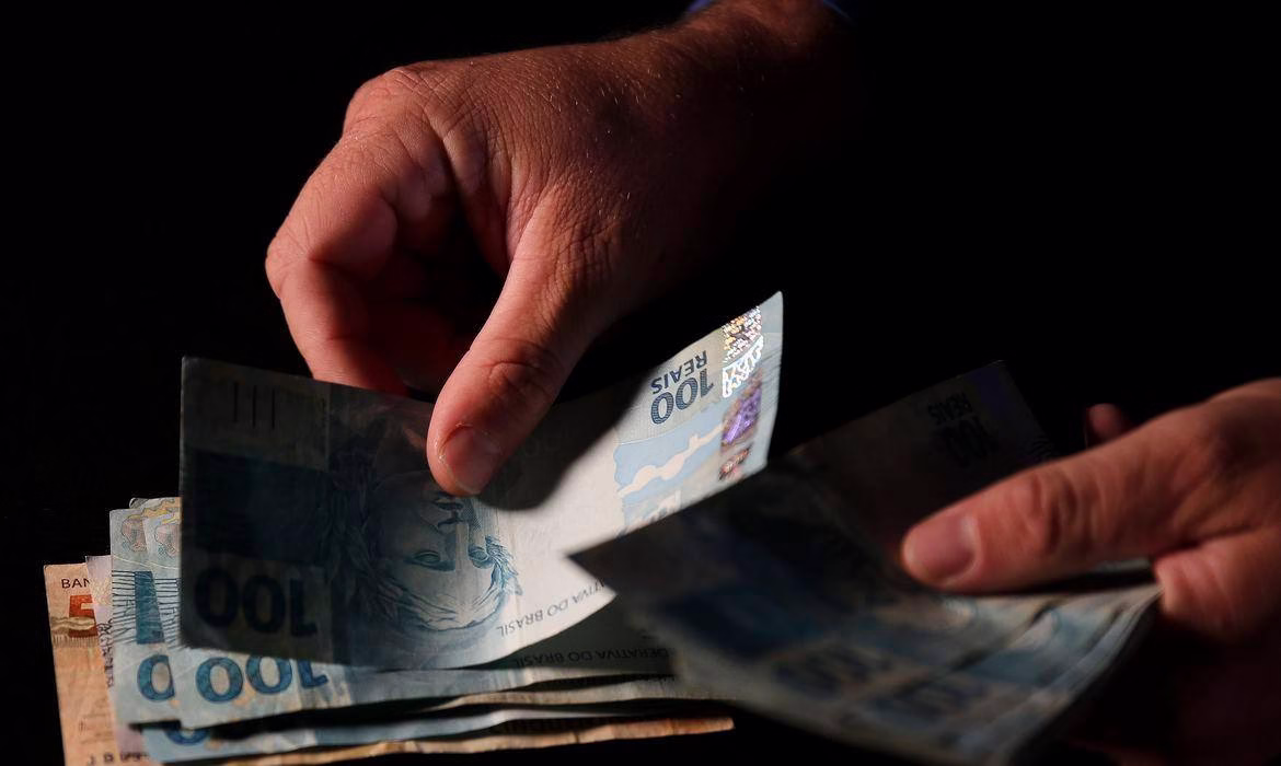 Programa Crédito do Trabalhador disponibiliza R$ 8,9 bilhões em empréstimos; saiba como solicitar