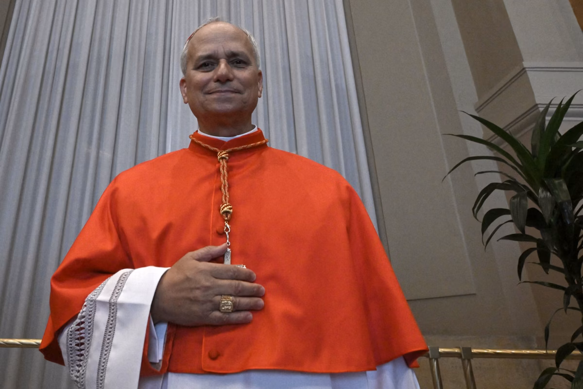 Robert Francis Prevost é o novo papa da Igreja Católica e escolhe o nome de Leão XIV
