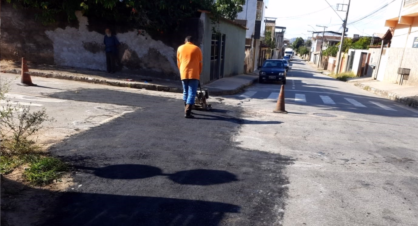 Operação Tapa-Buracos aplica mais de 270 toneladas de asfalto em Ipatinga no último mês