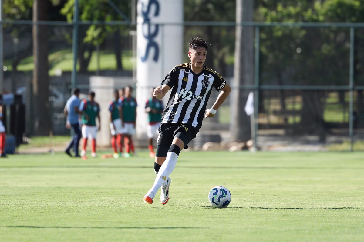 Ivan Román destaca promessa do Atlético e revela sonho de jogar na Europa