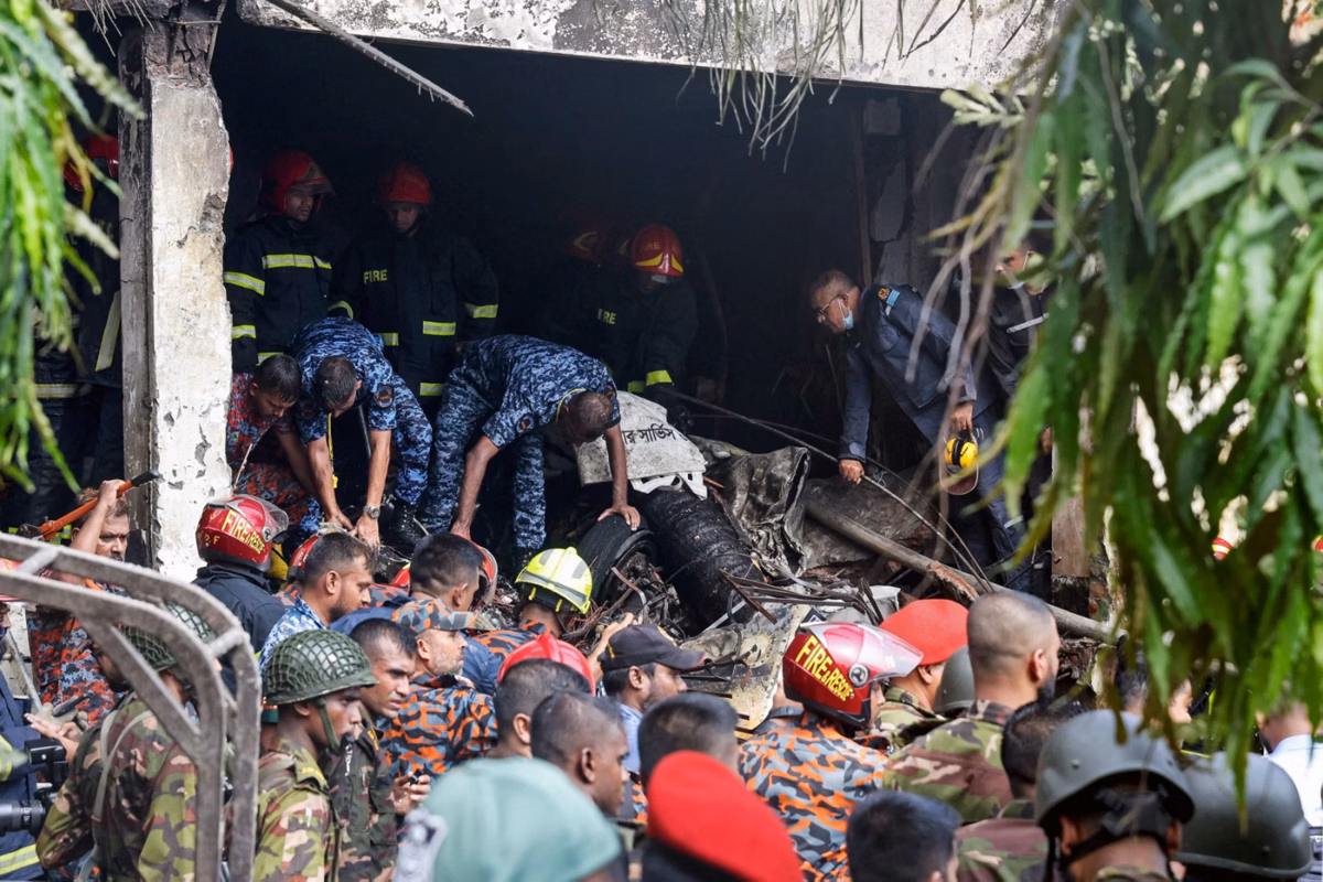 Queda de avião militar em escola de Bangladesh deixa ao menos 19 mortos