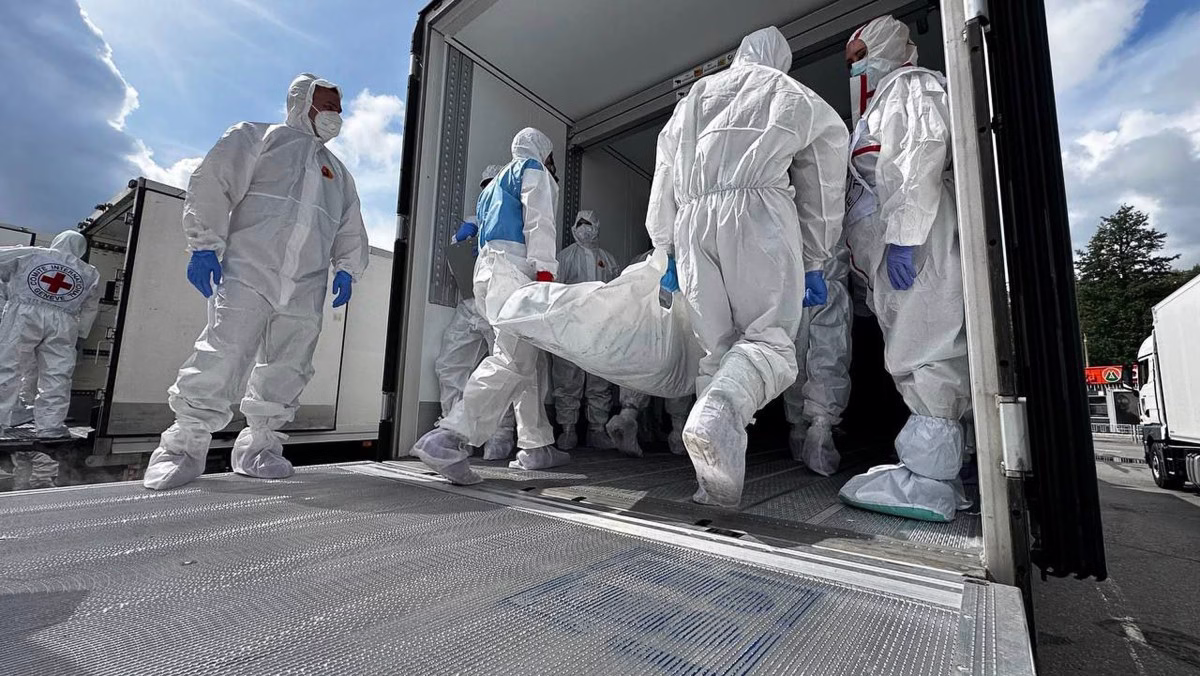 Rússia entrega 1 mil corpos de soldados à Ucrânia
