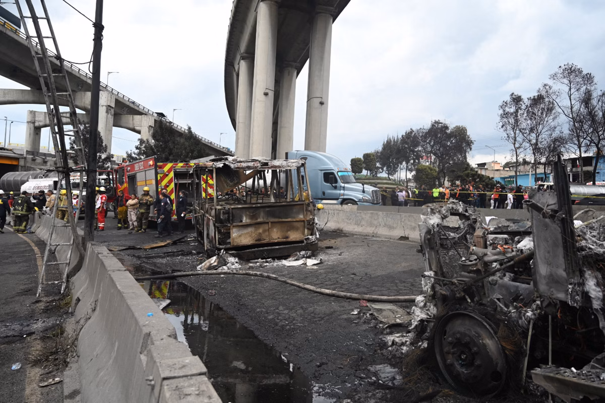 Explosão de caminhão-tanque no México deixa ao menos 10 mortos e 70 feridos