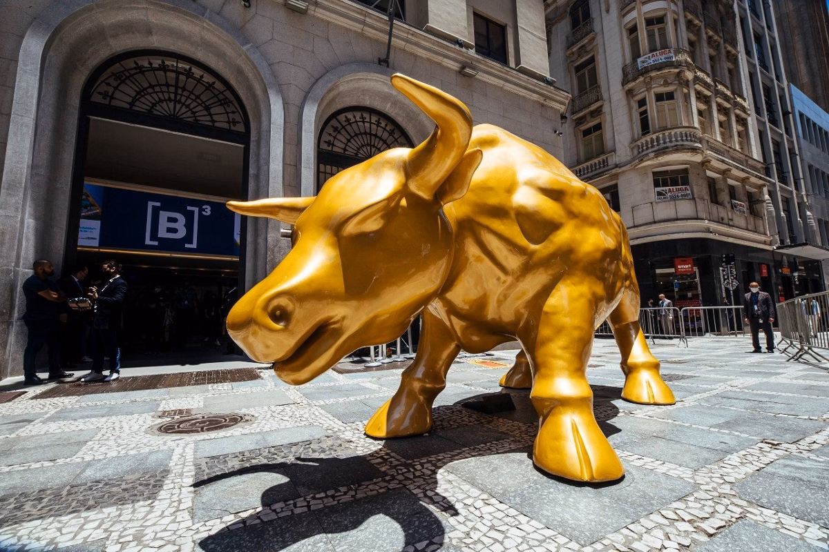 Ouro, Bitcoin e BDRs nas alturas: setembro foi generoso para investidores no Brasil; veja números