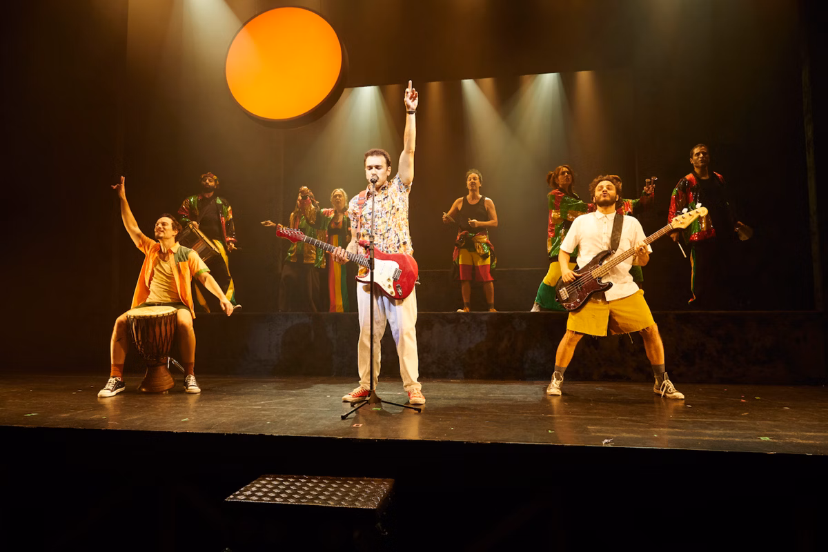 Espetáculo conta a história do Paralamas do Sucesso