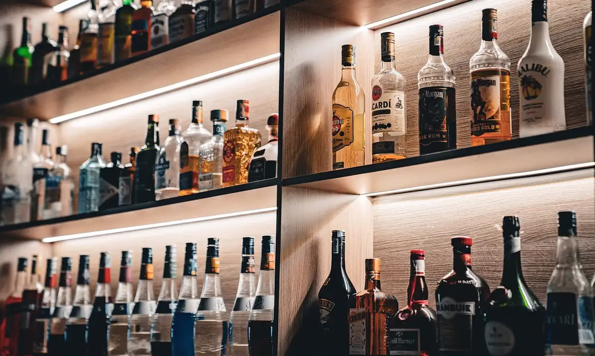 Sindicato orienta clubes a suspender venda de bebidas destiladas