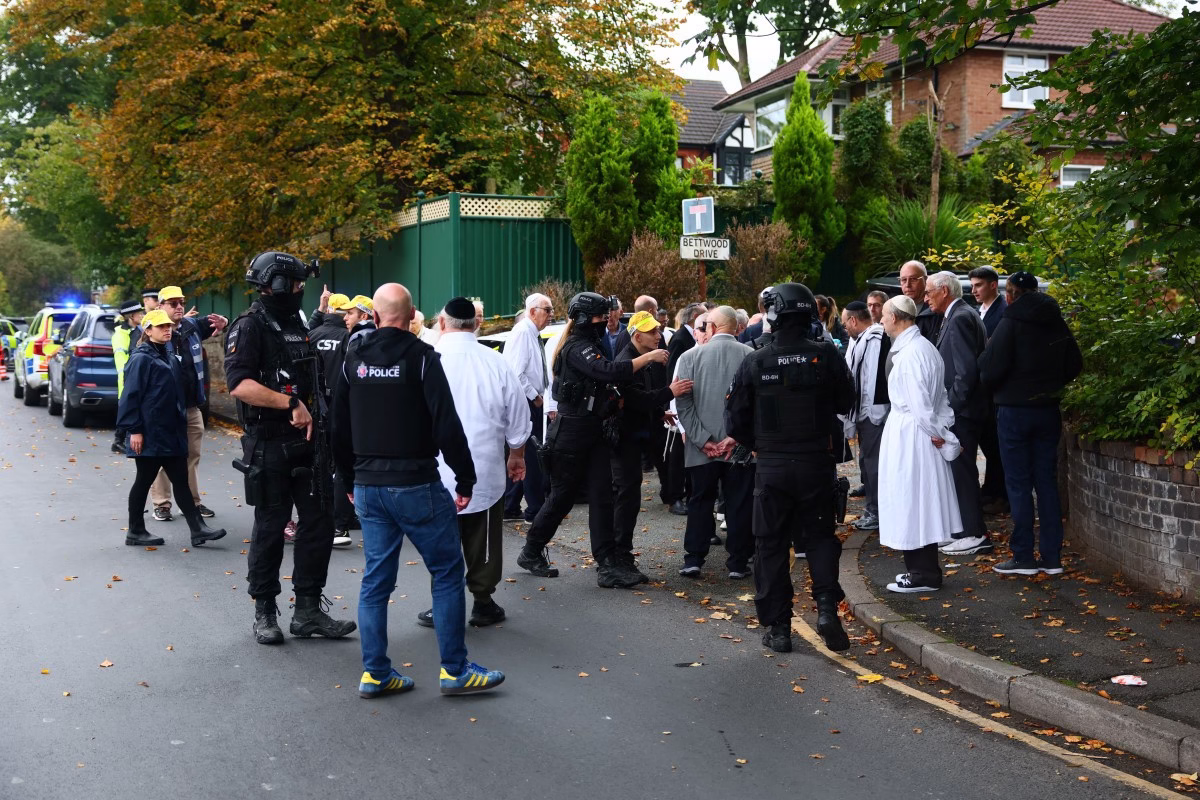 Ataque com faca perto de sinagoga em Manchester, na Inglaterra, deixa ao menos quatro feridos