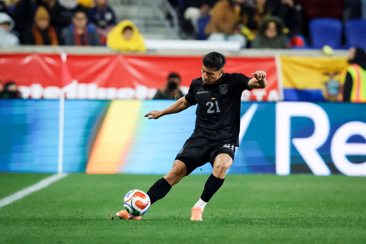 Alan Franco sente dores em amistoso e vira preocupação no Atlético para a final da Sul-Americana