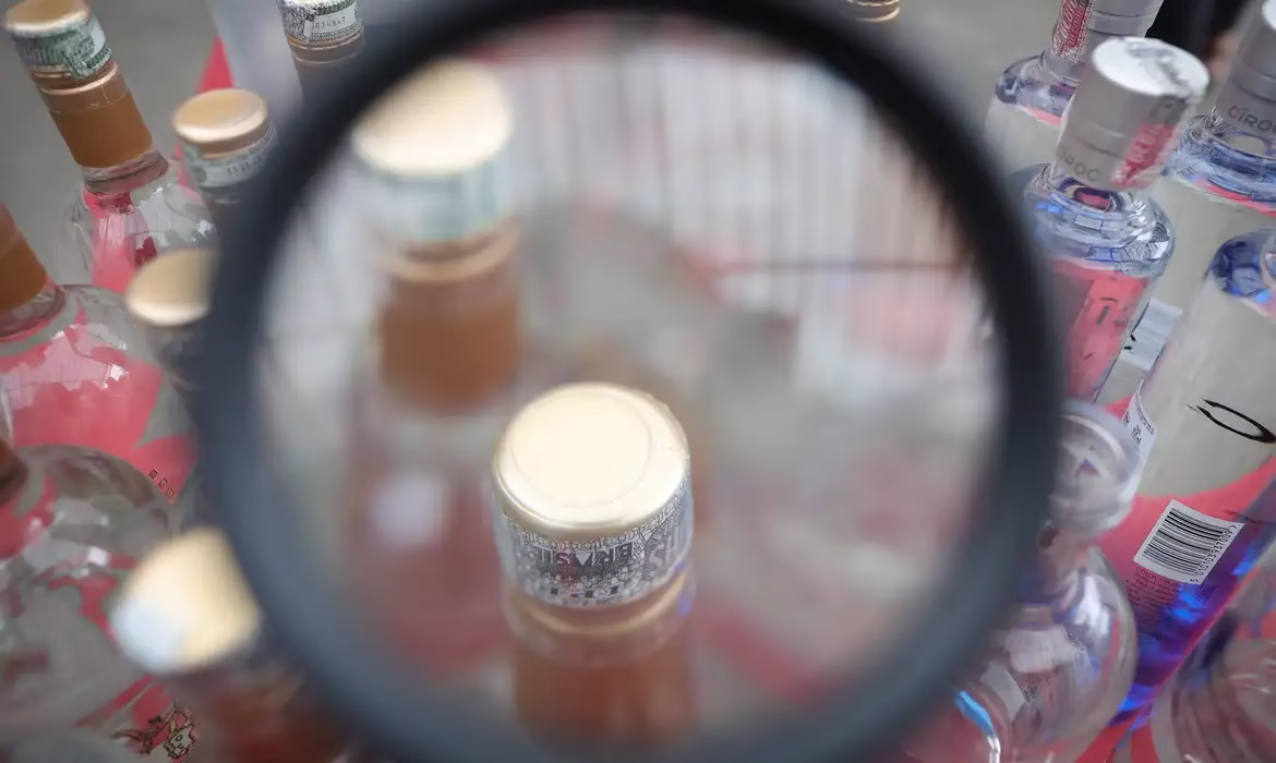 Brasil chega a 16 mortes confirmadas de intoxicação por metanol
