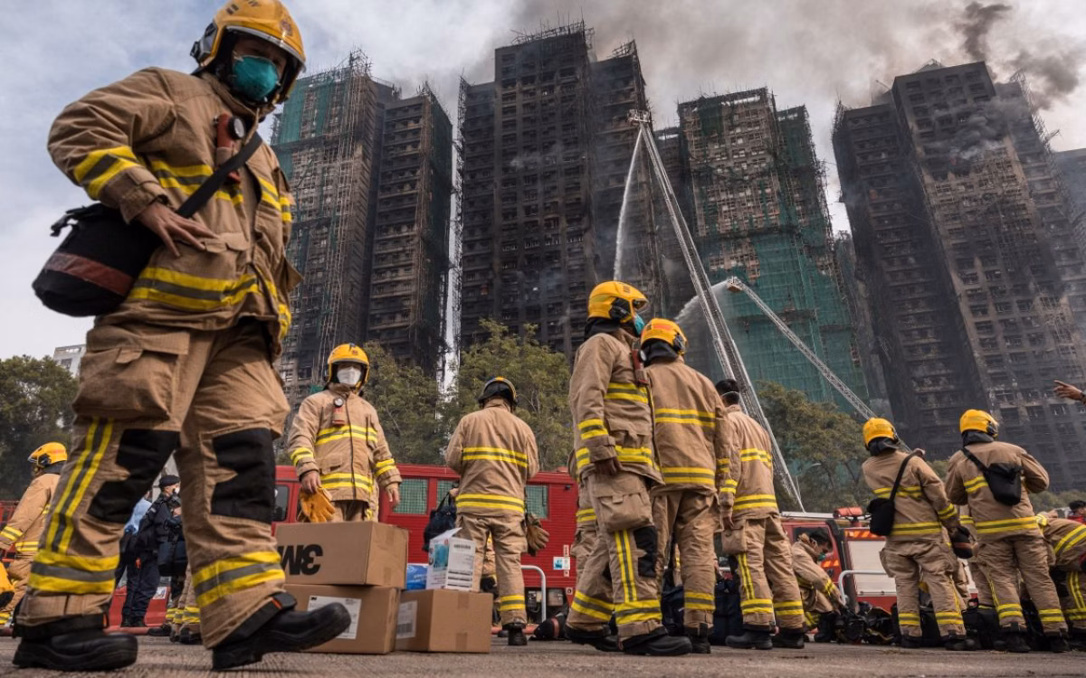 Número de mortos em incêndio em Hong Kong sobe para 55; 250 estão desaparecidos