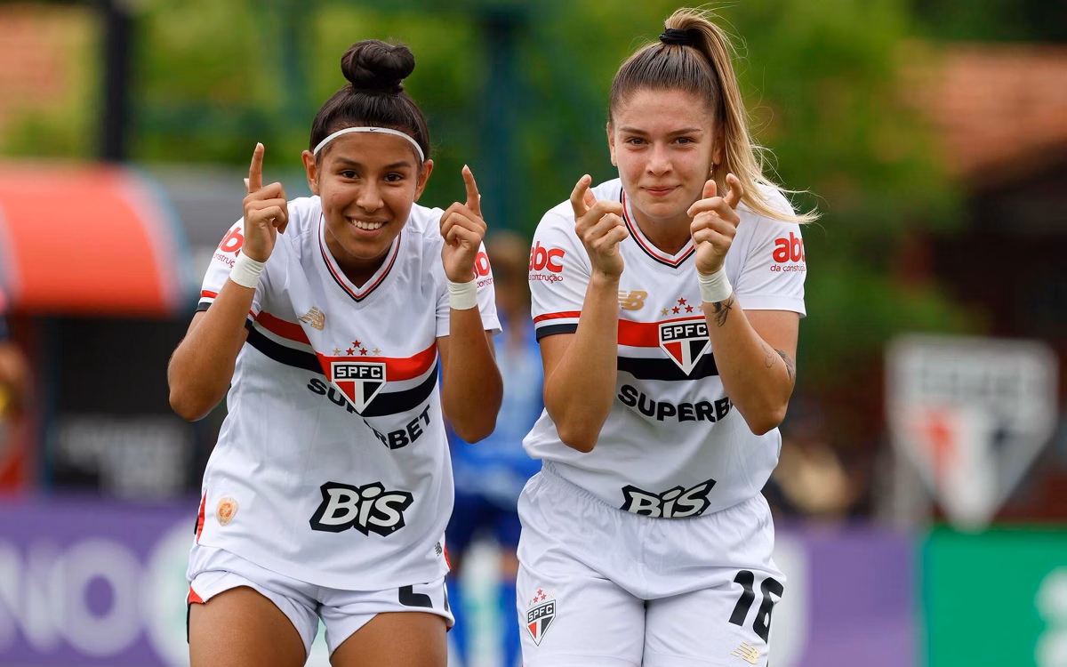 Olho nela, Arthur: Carol Gil mostra evolução e se torna pilar do São Paulo em 2025