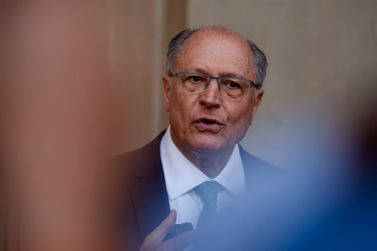 Alckmin diz que organizações criminosas devem ser enfrentadas por terra, mar e ar