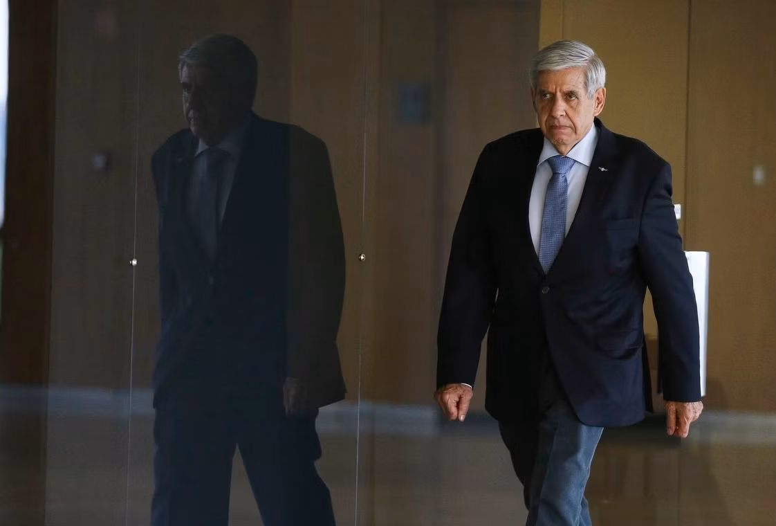 PGR recomenda prisão domiciliar ao general Augusto Heleno, que cumpre pena por tentativa de golpe