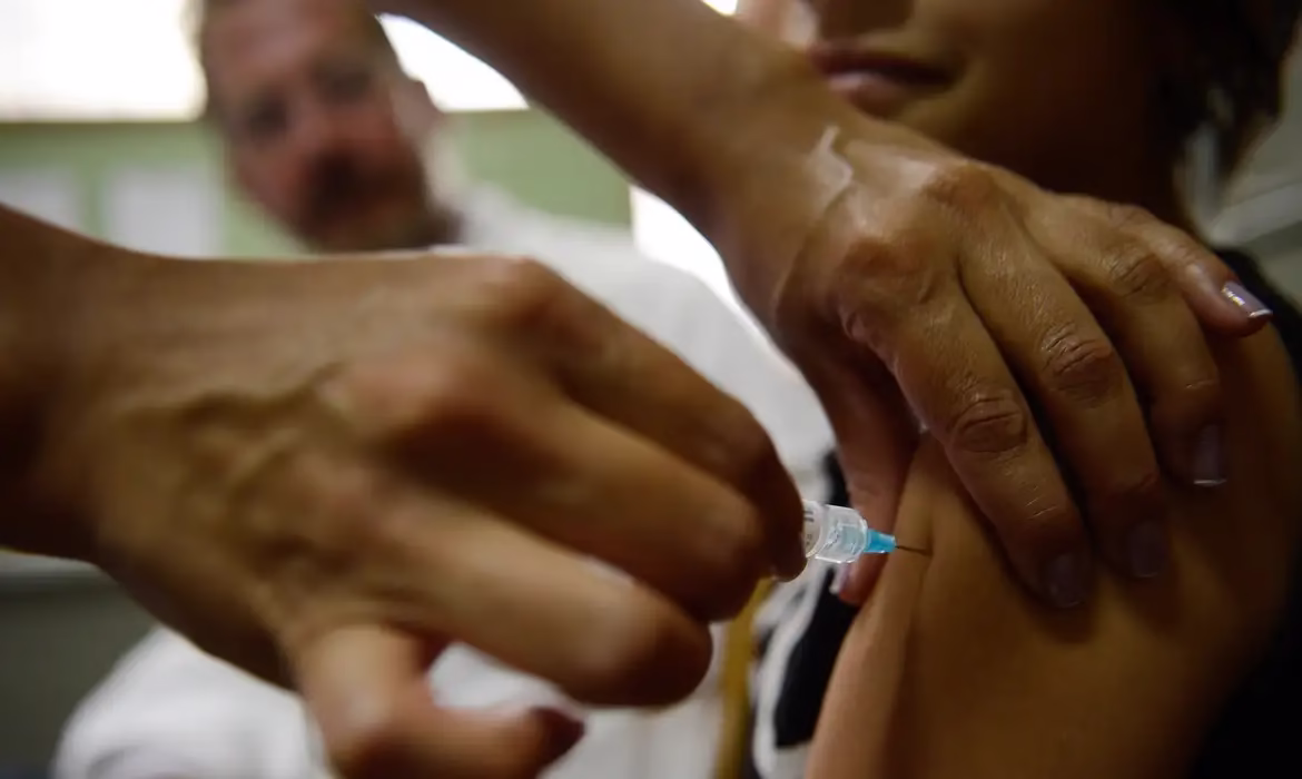 Vacinação reduz internações por doenças causadas pelo HPV, diz estudo