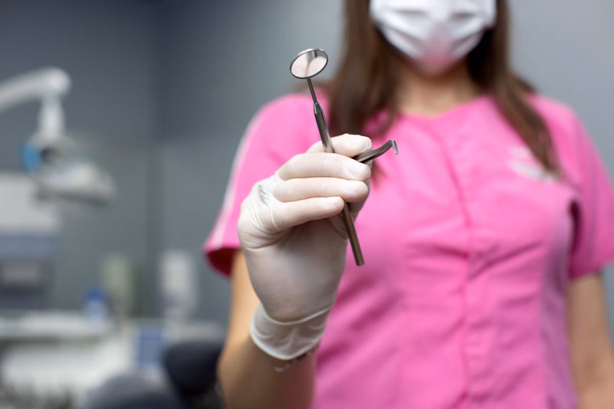Justiça nega indenização a paciente que teve sequelas após extração de dente