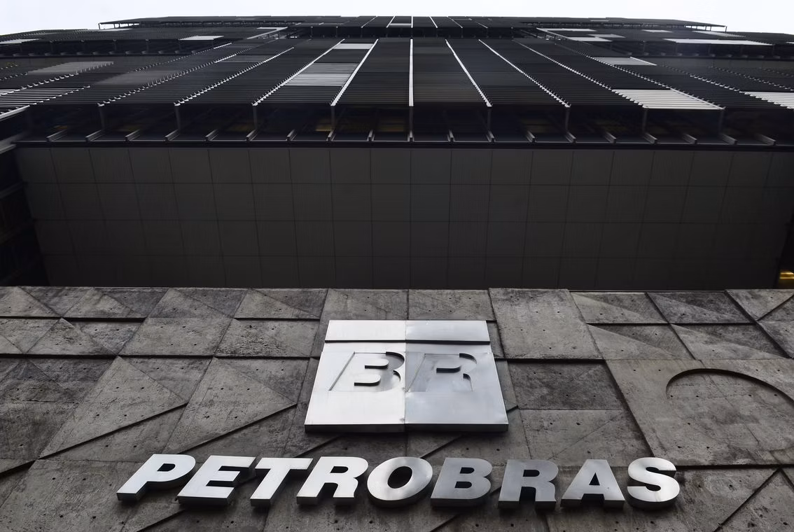 Funcionários da Petrobras iniciam greve por tempo indeterminado