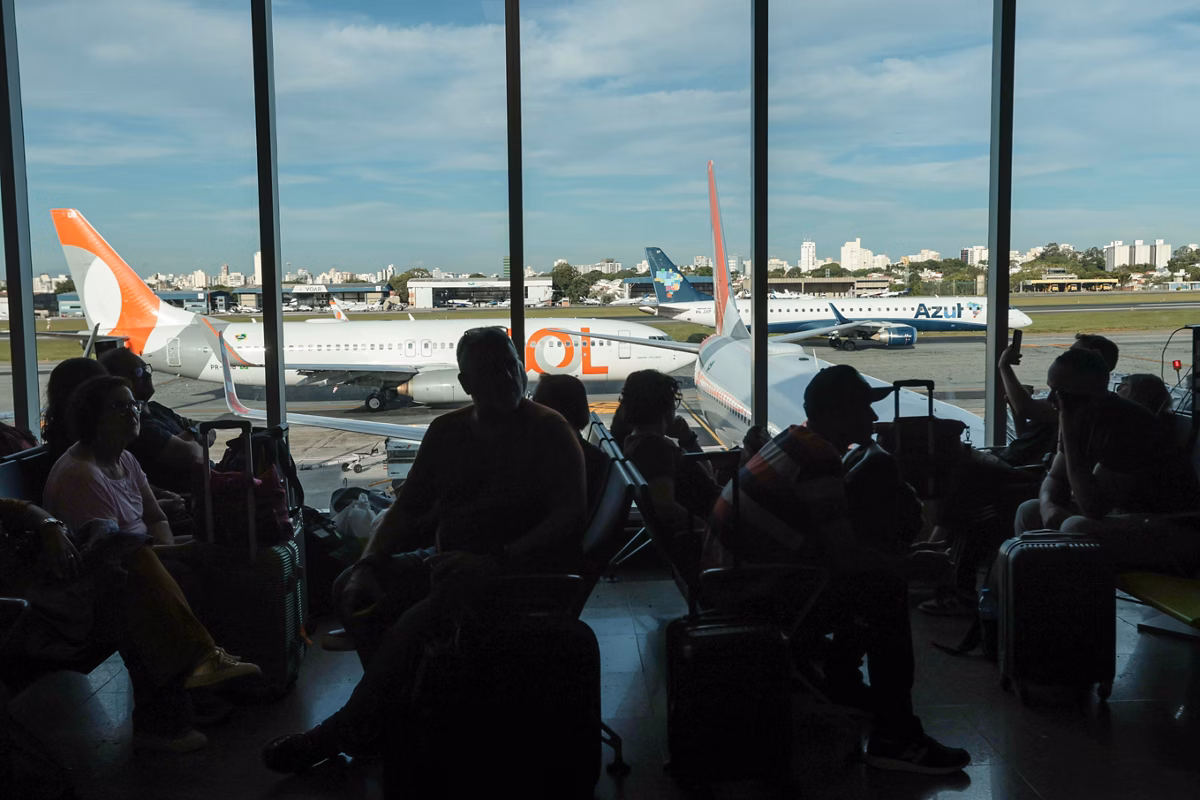 Tensão entre EUA e Venezuela leva companhias aéreas a suspender voos do Brasil