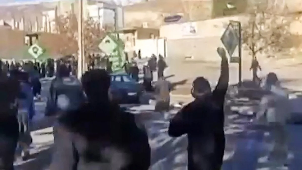 Protestos se espalham pelo Irã e regime aumenta repressão; ao menos 36 pessoas morreram