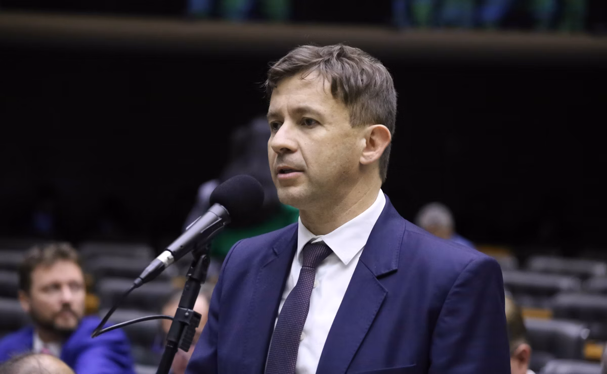 Deputado é alvo de operação da PF que apura desvio de emenda por meio de show em cidade do interior