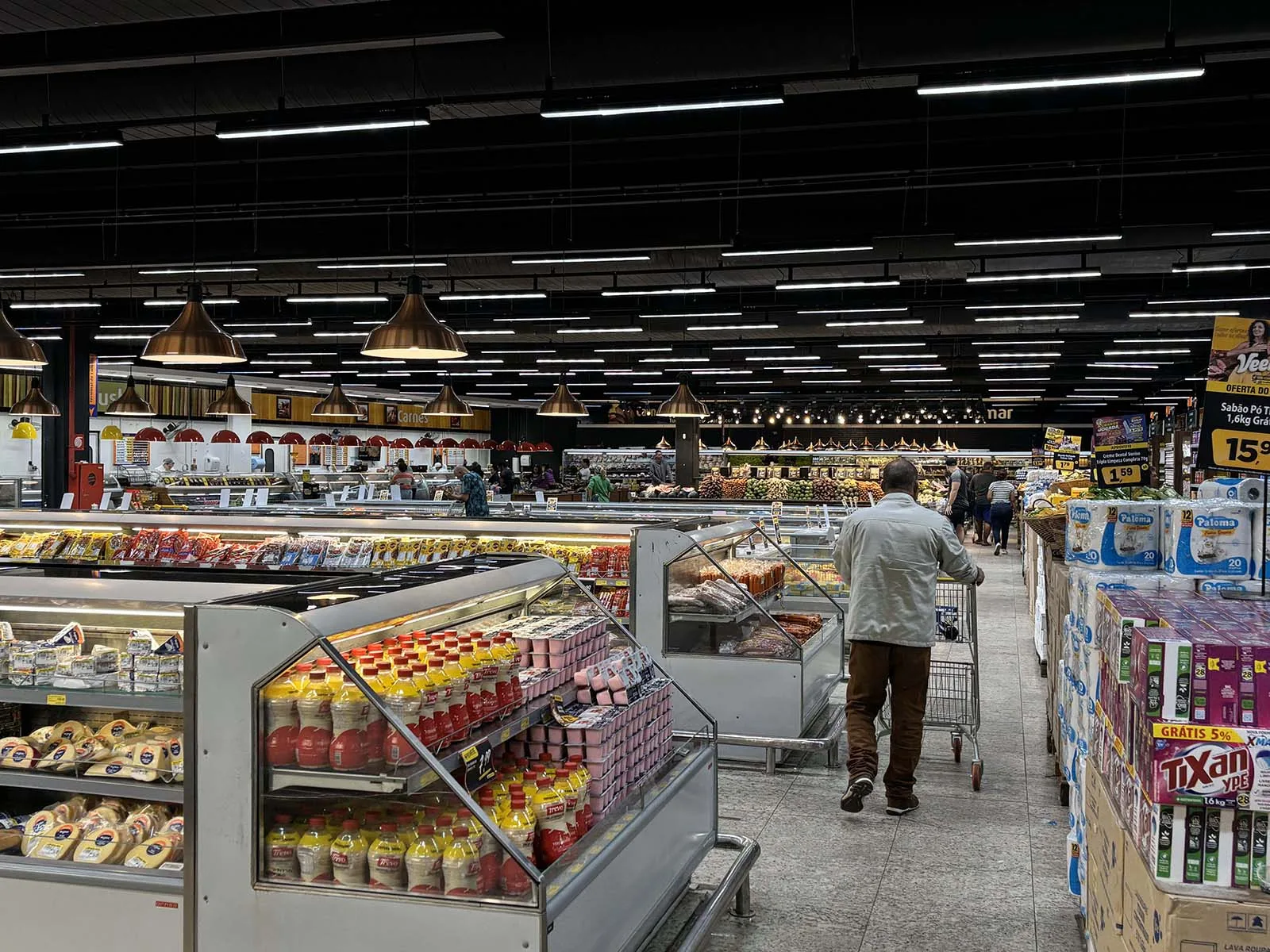 Carnaval não é feriado: comércio alimentício abre no Vale do Aço