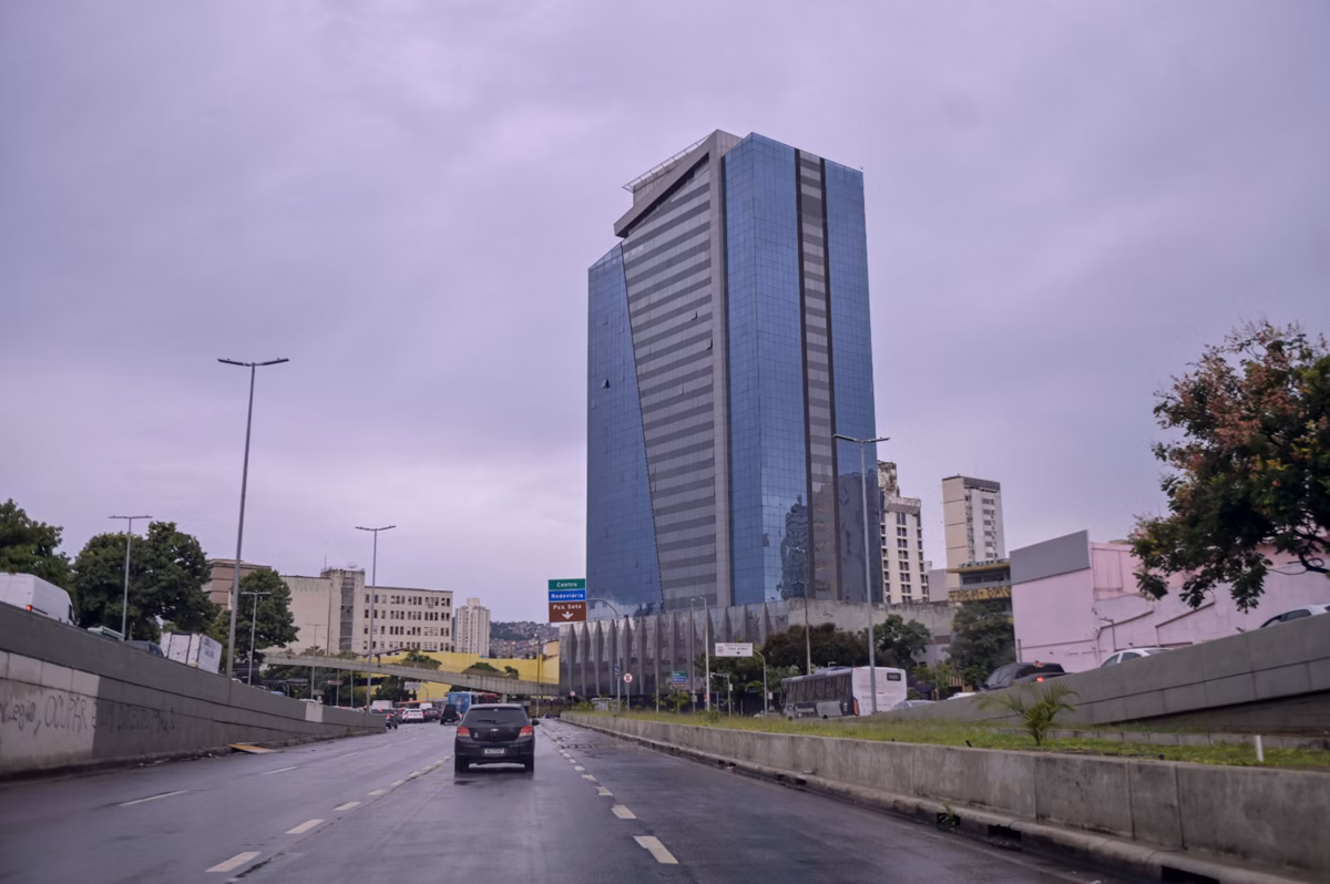 ‘Elefante de vidro’ dos Vorcaro: como o maior hotel de MG virou símbolo de abandono no Centro de BH