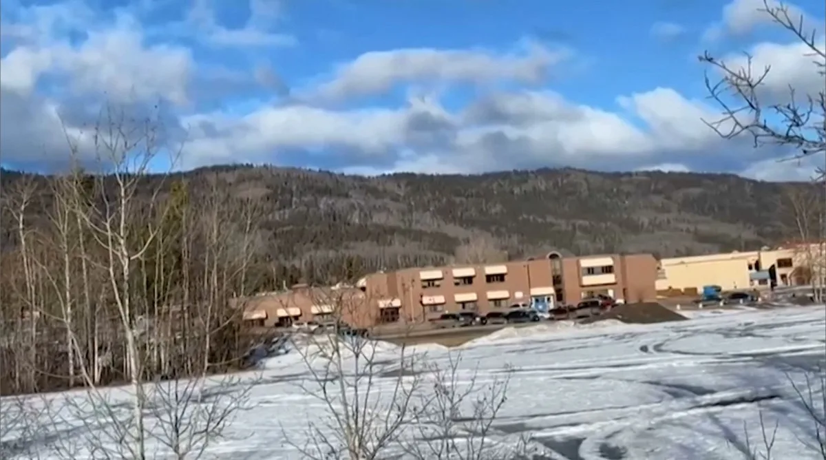 Atiradora mata 9 pessoas e deixa 25 feridas em ataque a escola no Canadá