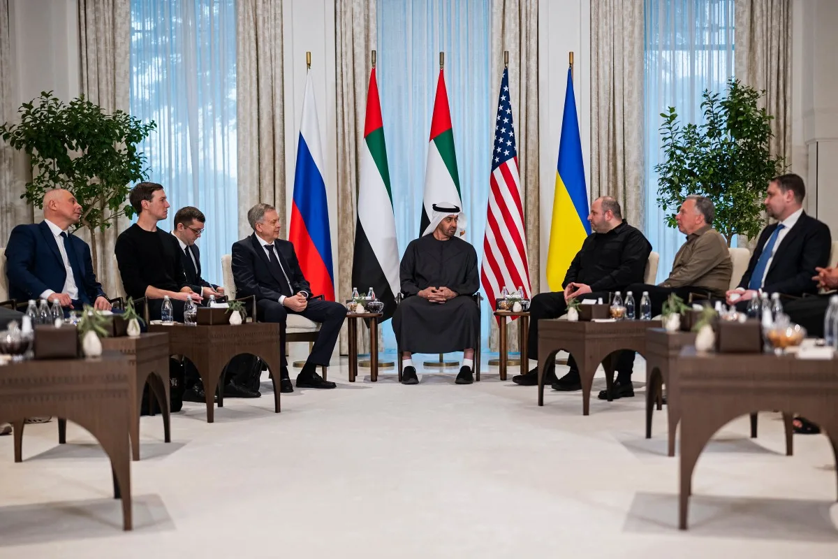 Representantes de Ucrânia, Rússia e EUA se reúnem em Abu Dhabi para negociar fim da guerra