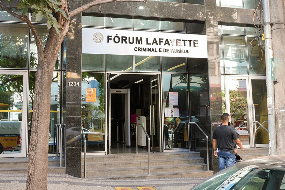 Justiça aceita denúncia contra motorista embriagado que capotou carro e matou jovem em BH