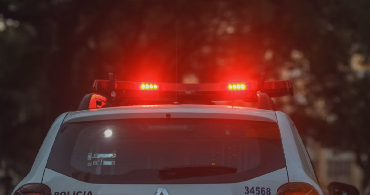 Mulher em moto de aplicativo morre atropelada por ônibus em BH