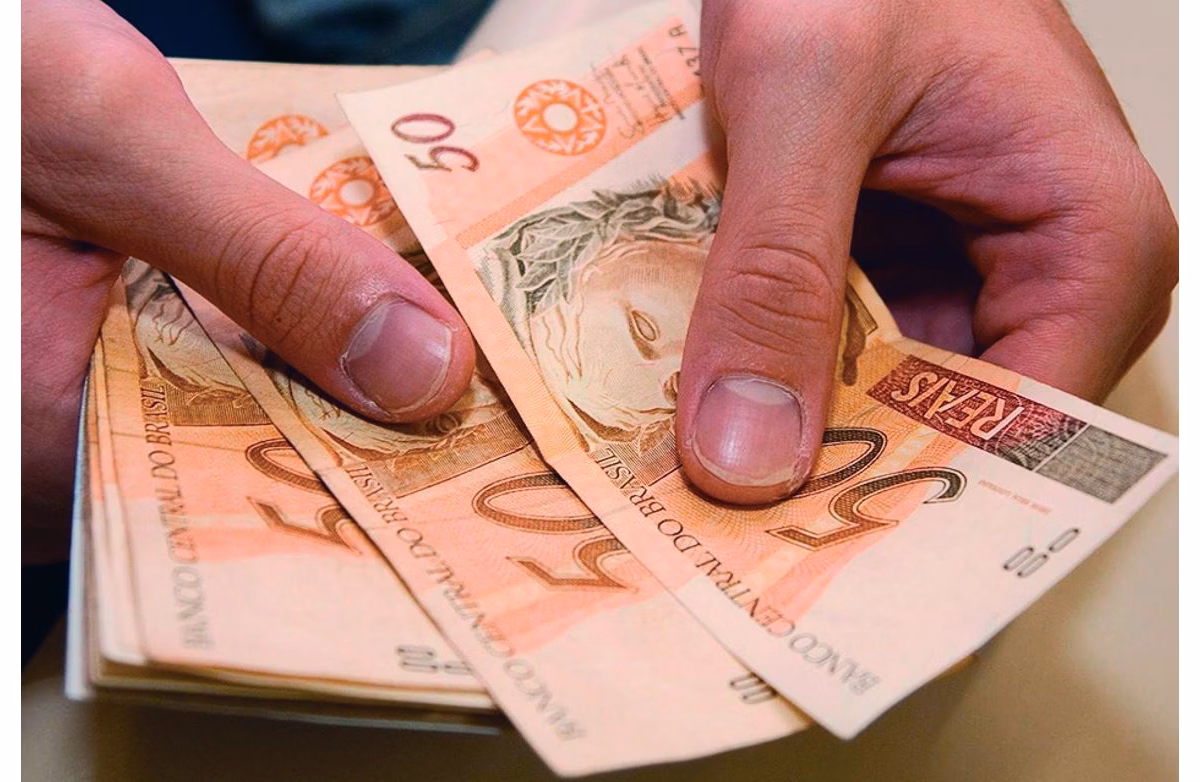 Salário mínimo terá ganho real de 2,3% em 2027 após alta do PIB de 2025; entenda