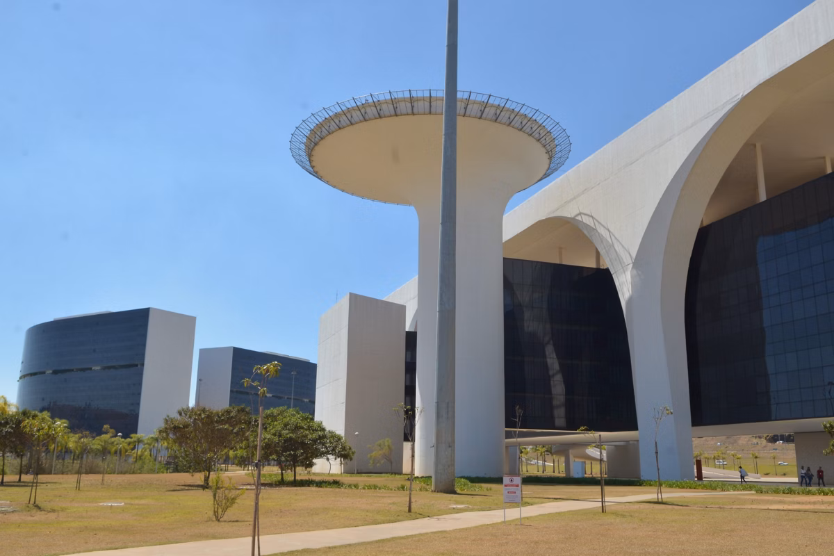 Mateus Simões oficializa troca no comando da Secretaria de Cultura