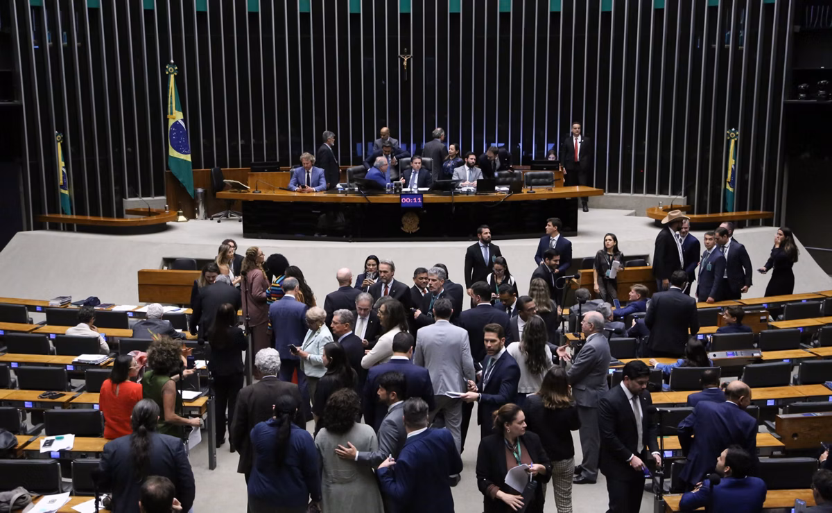 De olho nas urnas, deputados mineiros irrigam bases eleitorais e pagam R$ 635 milhões em emendas Pix