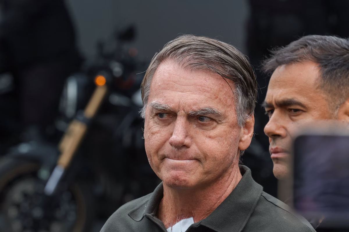 Bolsonaro é levado para hospital particular após passar mal na Papudinha