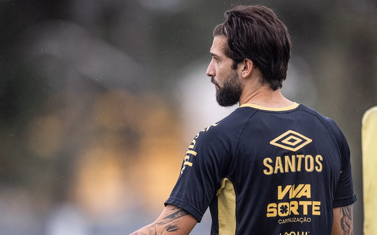 Empréstimo de atacante do Cruzeiro é alvo de questionamentos no Santos; entenda