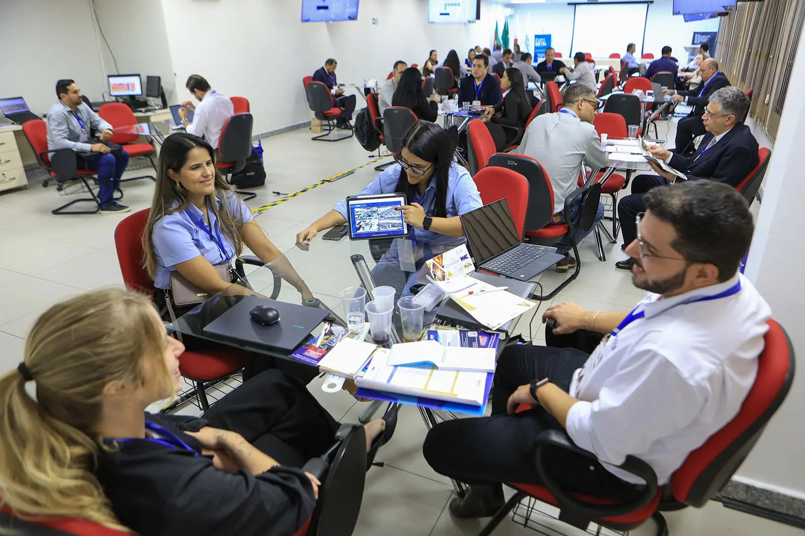 FIEMG e Sindimiva promovem rodada de negócios para aproximar compradores e fornecedores em Itabira